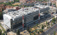 Aerial view of the new Banco Popular headquarters, composed of several interconnected buildings.