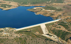 Aerial view of the dam showing the environmental setting in which it is located.