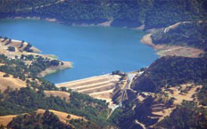 Aerial view of the dam showing the environmental setting in which it is established.