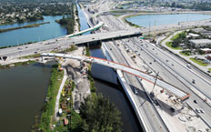 Vista aérea de la mejora del corredor I-595 en Florida, USA