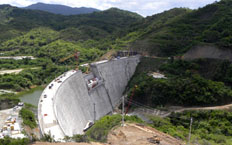 An aerial view of the construction of the dam, specifically the central part of the dam